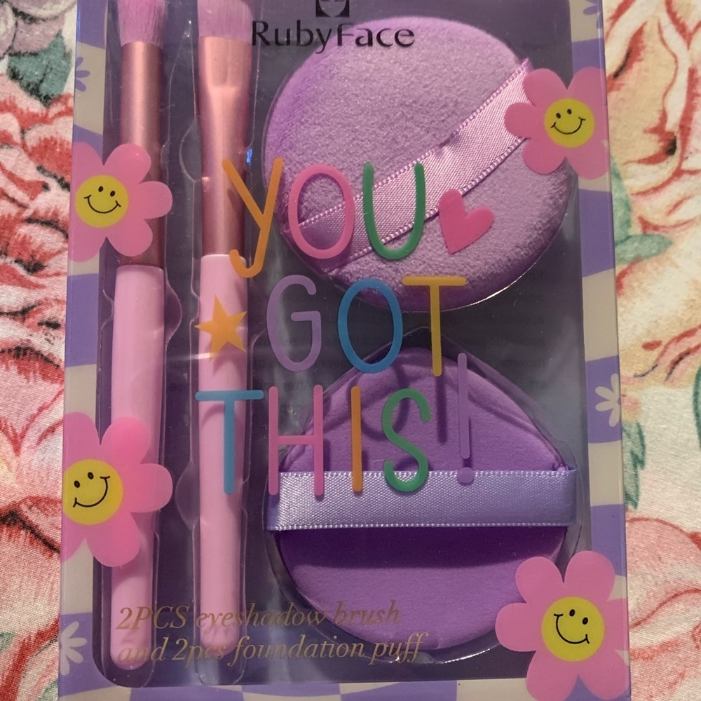 RubyFace Makeup Brush and Puff Set